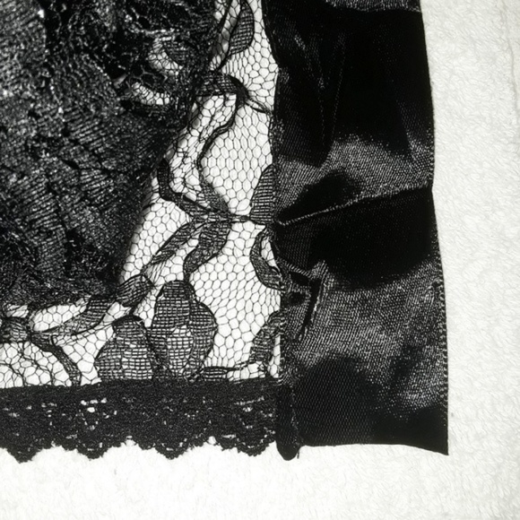Solid Black Sheer Lace Cover Up Short Robe - Picture 4 of 4